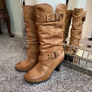 Brown boots with low heel